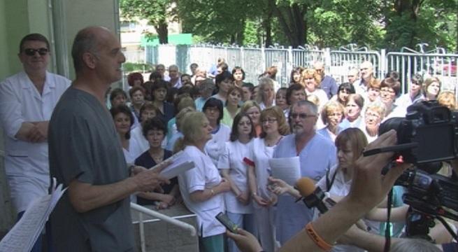 Медици от Враца протестираха срещу сливането на диспансери с болници