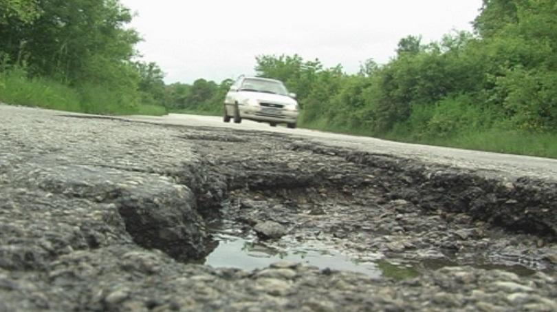 Ще бъдат ли оправени разбитите пътища в Северозападна България?