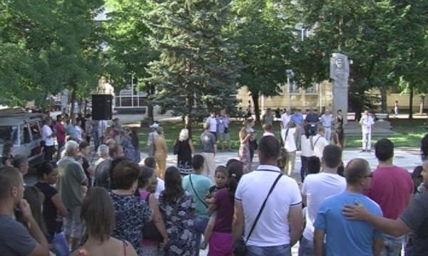 Протест във Враца срещу замразяването на проекта за възстановяване на военното поделение