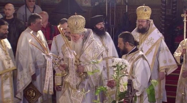 Патриарх Неофит отслужи Второ Възкресение