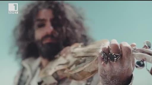 ДРУГИТЕ НОВИНИ: Песни по покривите и ключовите елхи