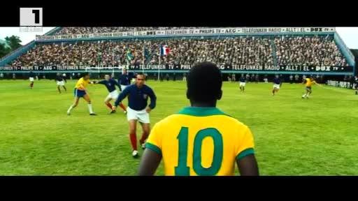 ДРУГИТЕ НОВИНИ: Футболни легенди на кино и на живо