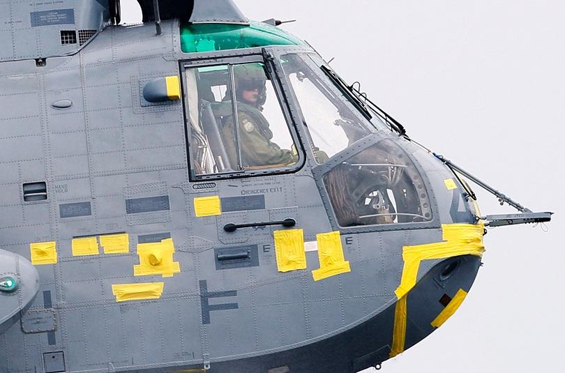 Принц Уилям в ролята на пилот на въздушна линейка