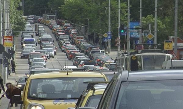 Задръстване по пътя Враца-Монтана заради катастрофа