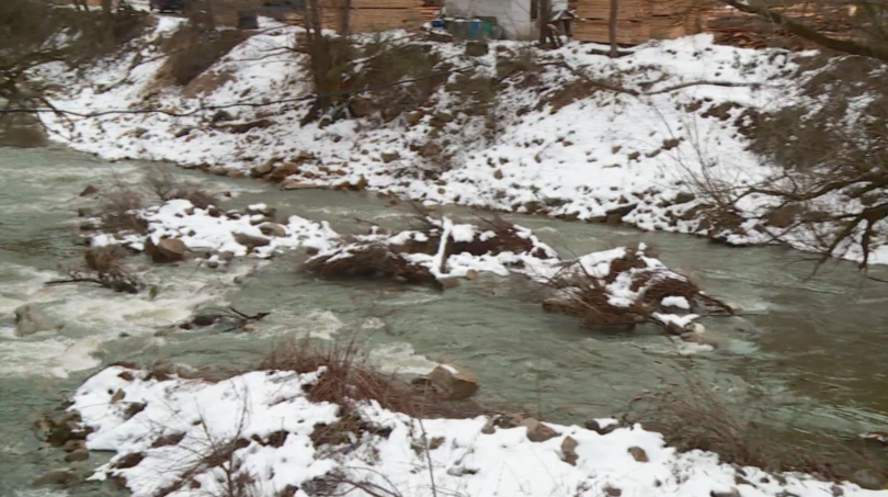 Правят проверка за умишлено замърсяване на реките Юговска и Чепеларска